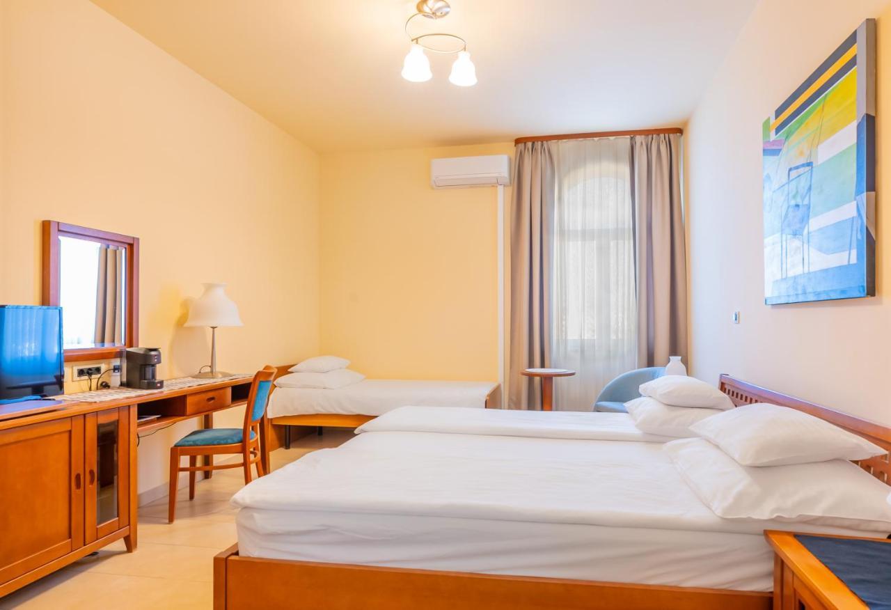 Villa Arcadium ตรีบูนย์ ภายนอก รูปภาพ