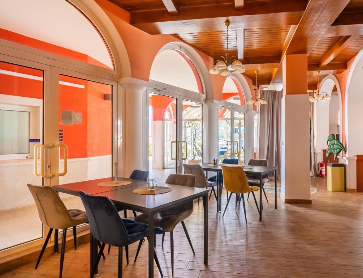 Villa Arcadium ตรีบูนย์ ภายนอก รูปภาพ
