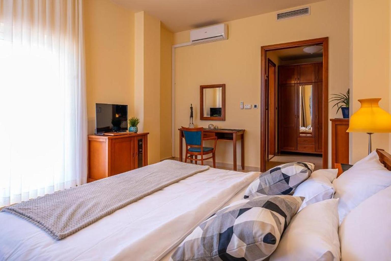 Villa Arcadium ตรีบูนย์ ภายนอก รูปภาพ