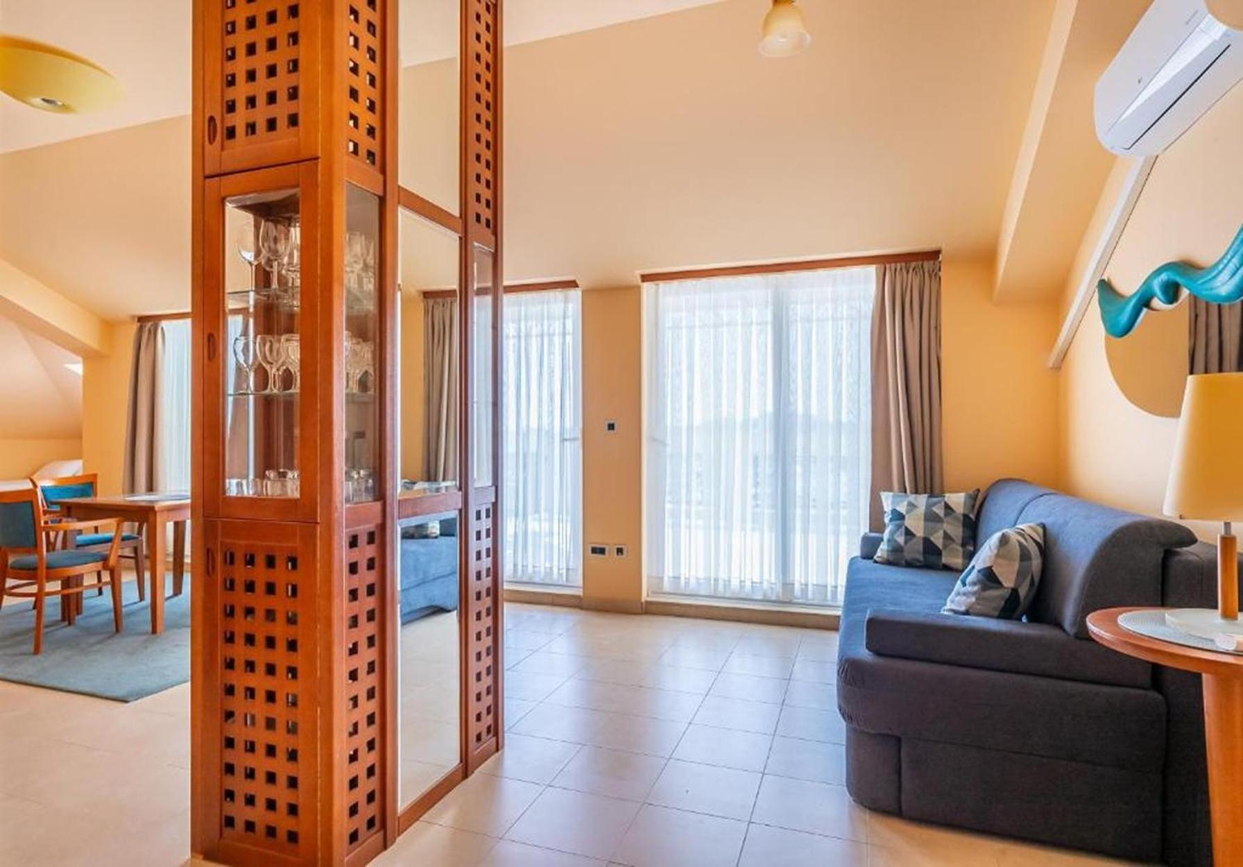 Villa Arcadium ตรีบูนย์ ภายนอก รูปภาพ