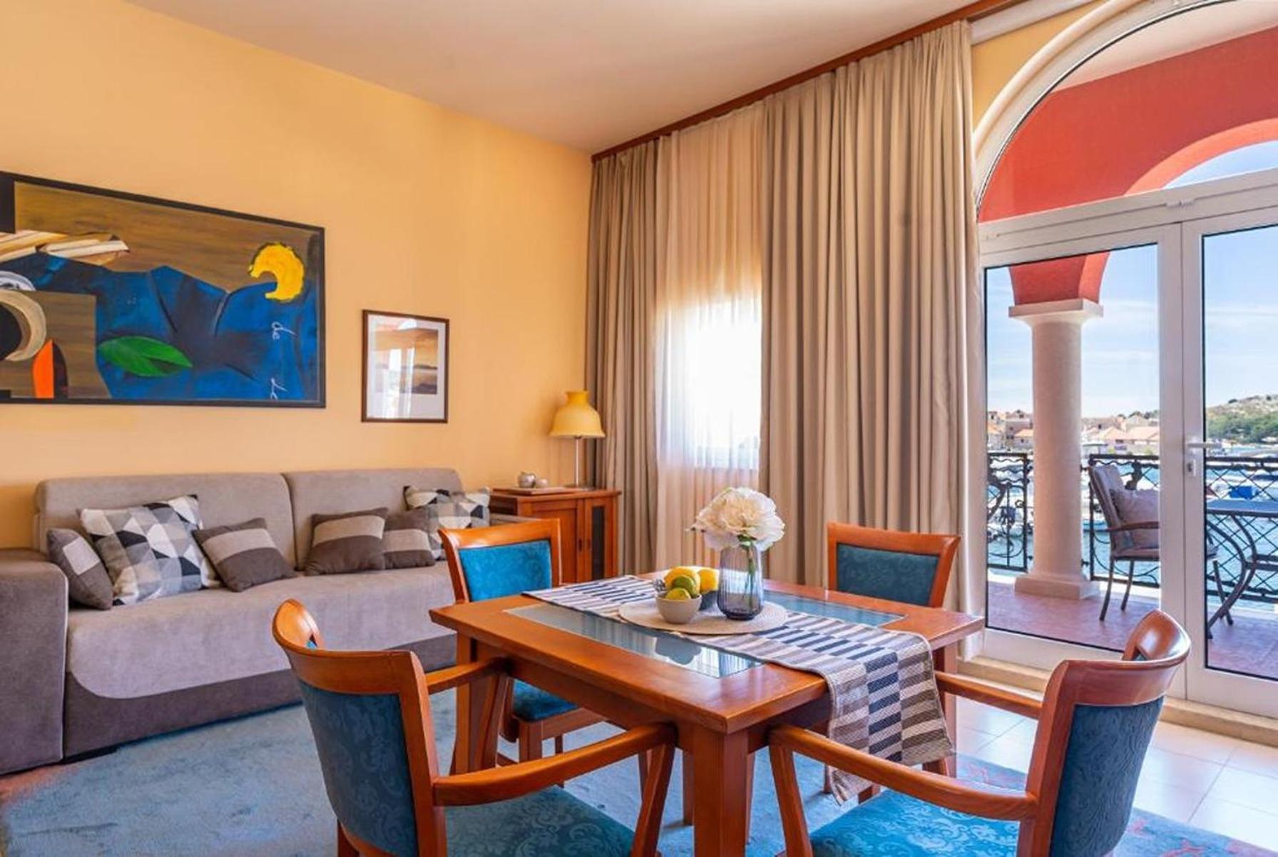 Villa Arcadium ตรีบูนย์ ภายนอก รูปภาพ