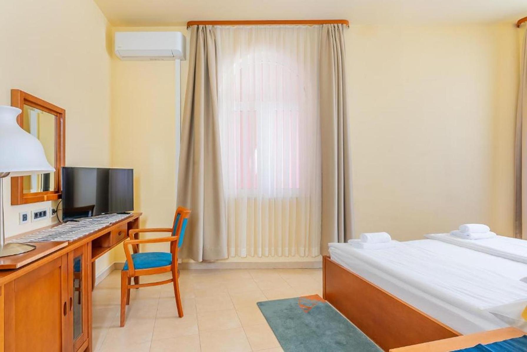 Villa Arcadium ตรีบูนย์ ภายนอก รูปภาพ